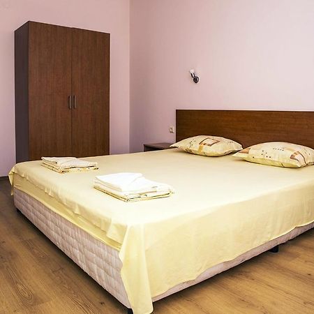 Aqua Blue Apartments Pantai Sunny Bagian luar foto
