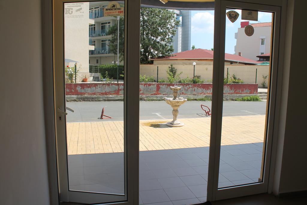 Aqua Blue Apartments Pantai Sunny Bagian luar foto