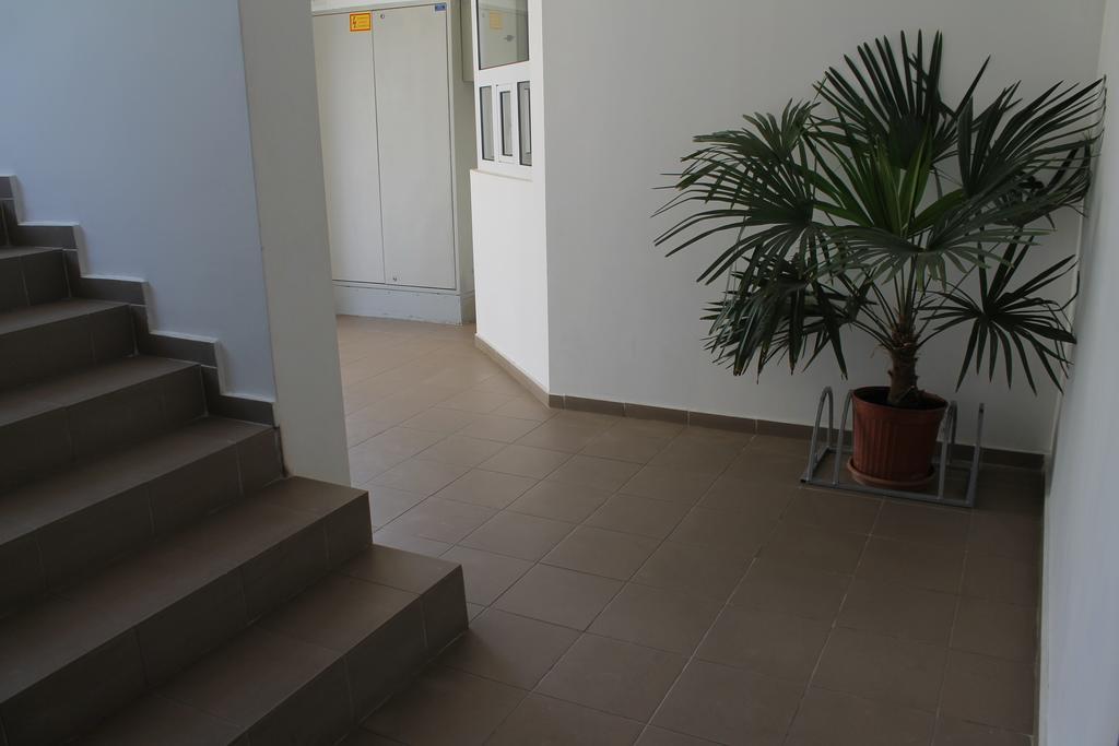 Aqua Blue Apartments Pantai Sunny Bagian luar foto