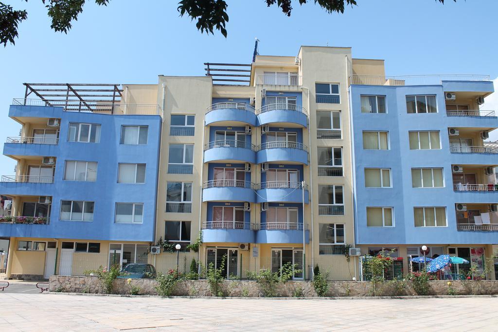Aqua Blue Apartments Pantai Sunny Bagian luar foto