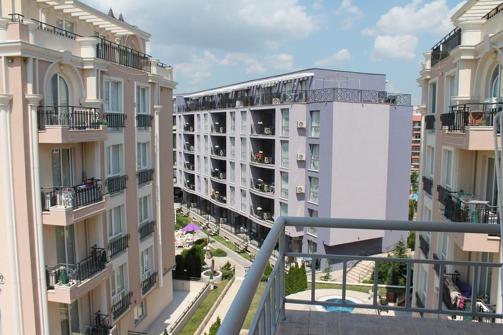 Aqua Blue Apartments Pantai Sunny Bagian luar foto