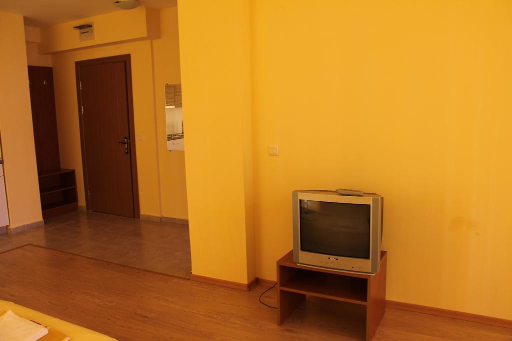 Aqua Blue Apartments Pantai Sunny Bagian luar foto