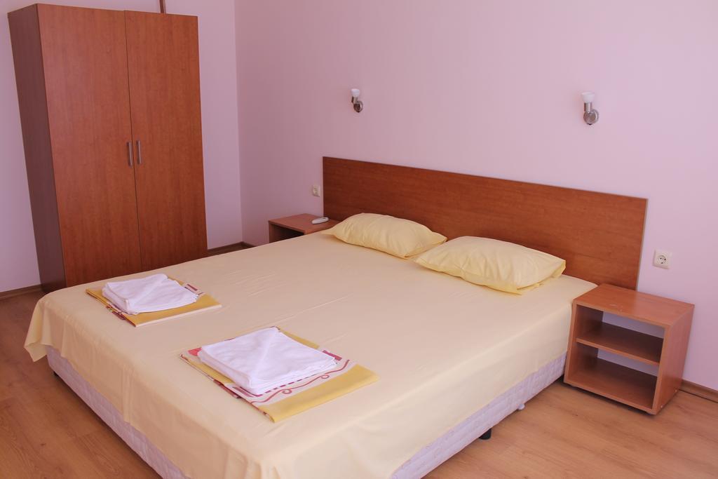 Aqua Blue Apartments Pantai Sunny Bagian luar foto